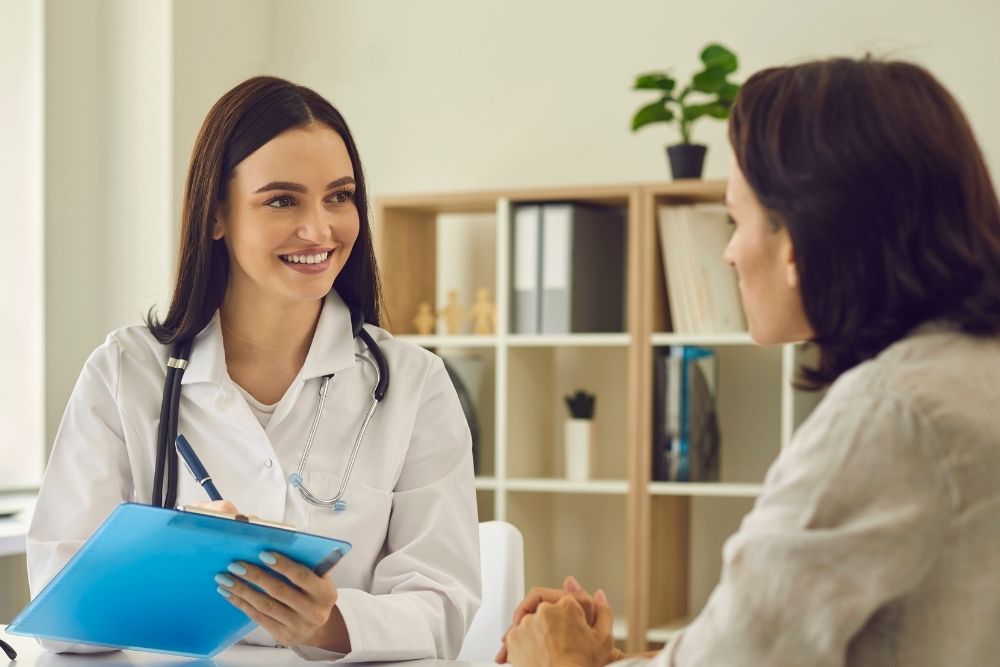 A female health professional consultant providing personalized advice to her client